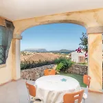 Hébergement de vacances Sardegnaot Vista Mare Piscina E *