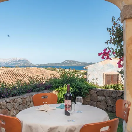 Sardegnaot Vista Mare Piscina E אולביה